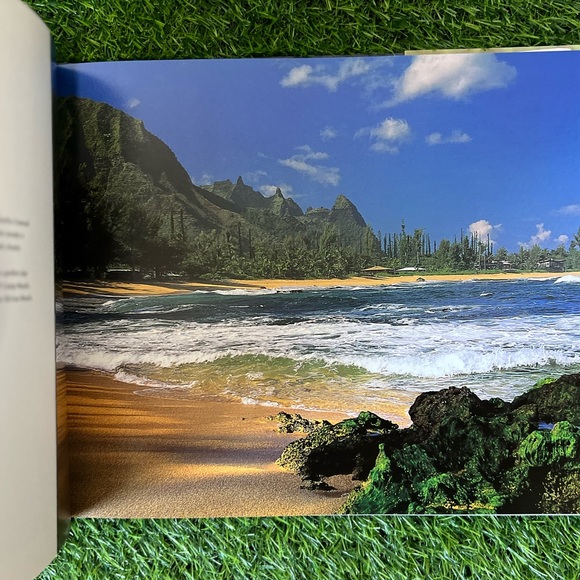 Hawaii Kauai Book - Picture 3 of 3